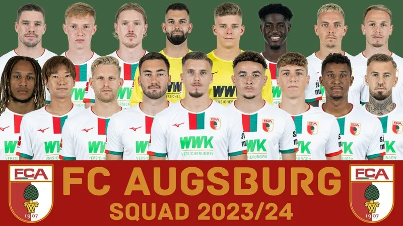 Cầu thủ Augsburg đang hướng về phía khung thành Bayern Munich Cầu thủ Augsburg đang hướng về phía khung thành Bayern Munich